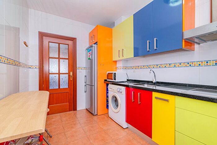 Casas en venta y pisos alquiler - 3