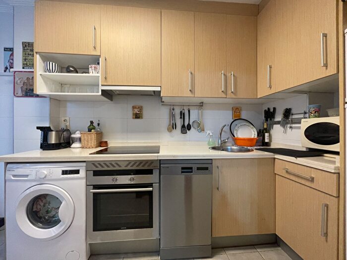 Casas en venta y pisos alquiler - 1