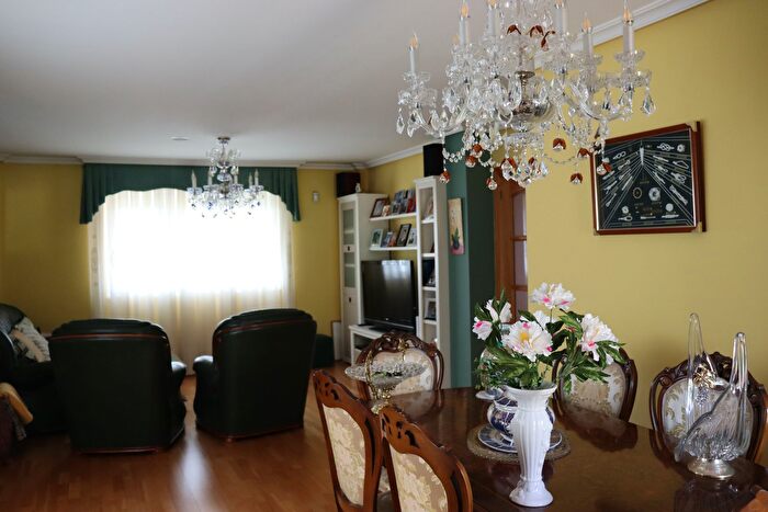 Casas en venta y pisos alquiler - 1