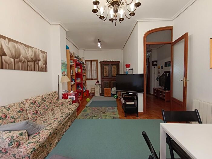 Casas en venta y pisos alquiler - 3