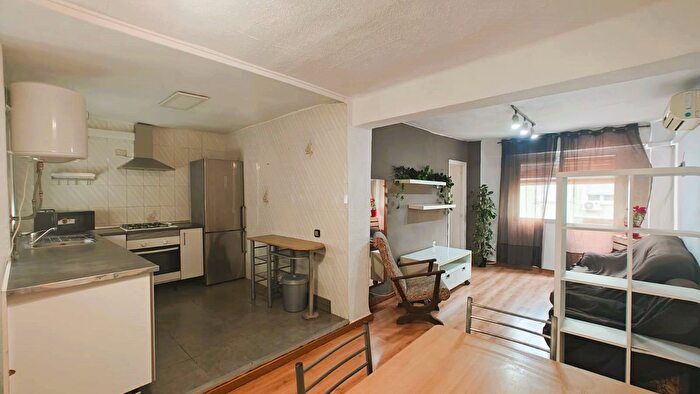 Casas en venta y pisos alquiler - 1