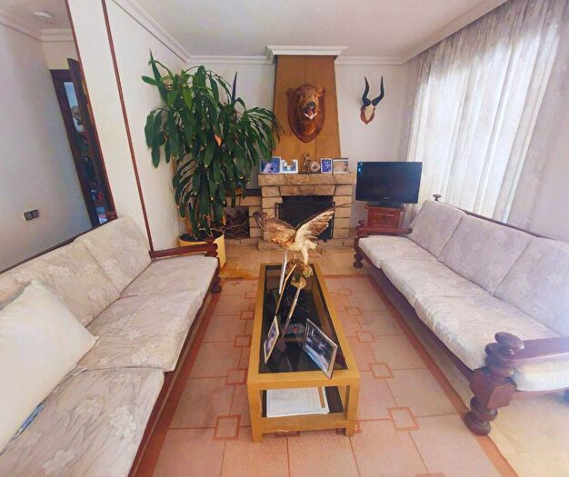 Casas en venta y pisos alquiler - 2