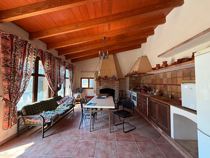 Casas en venta y pisos alquiler - 3