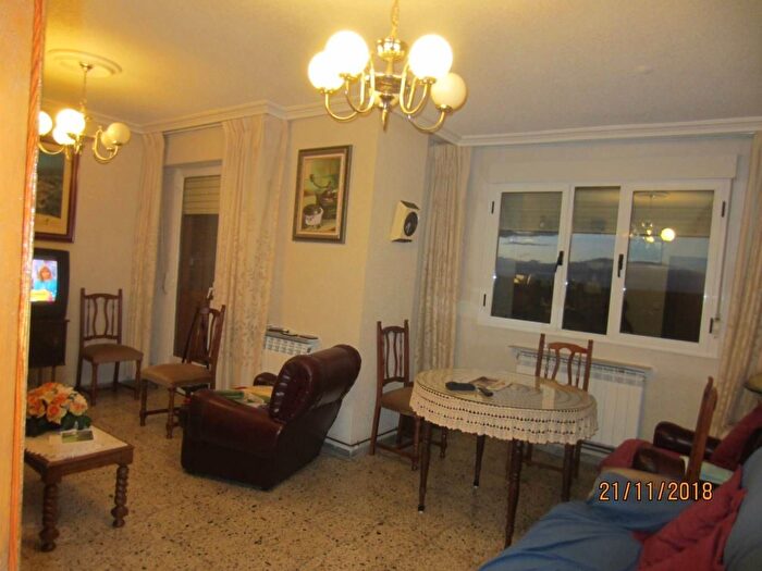 Casas en venta y pisos alquiler - 1