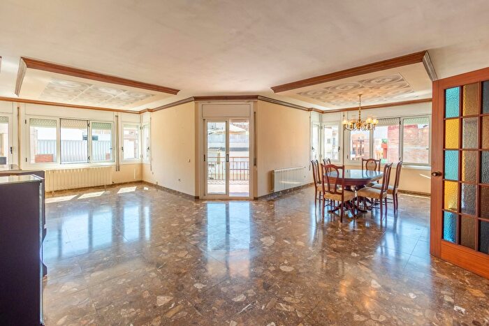 Casas en venta y pisos alquiler - 1