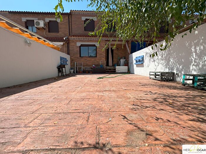 Casas en venta y pisos alquiler - 1