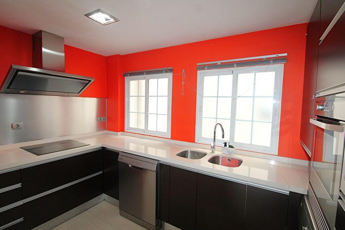 Casas en venta y pisos alquiler - 3