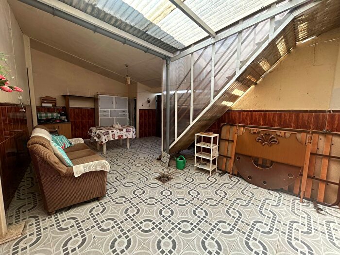 Casas en venta y pisos alquiler - 1