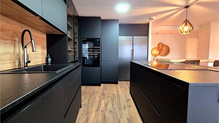 Casas en venta y pisos alquiler - 2