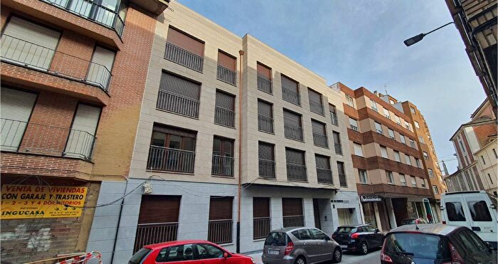 Casas en venta y pisos alquiler - 1