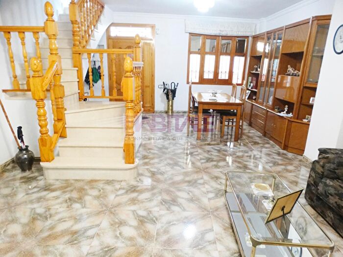 Casas en venta y pisos alquiler - 1