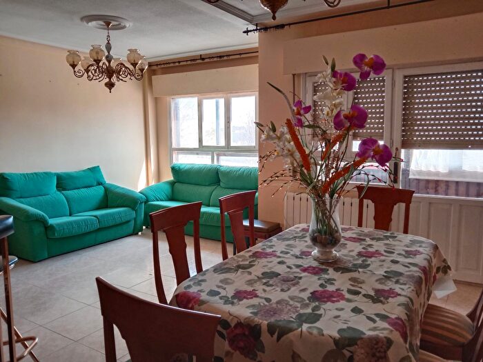 Casas en venta y pisos alquiler - 1