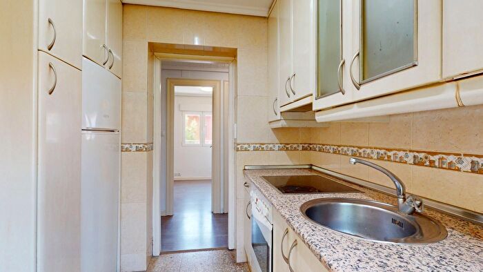 Casas en venta y pisos alquiler - 3