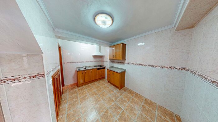 Casas en venta y pisos alquiler - 3
