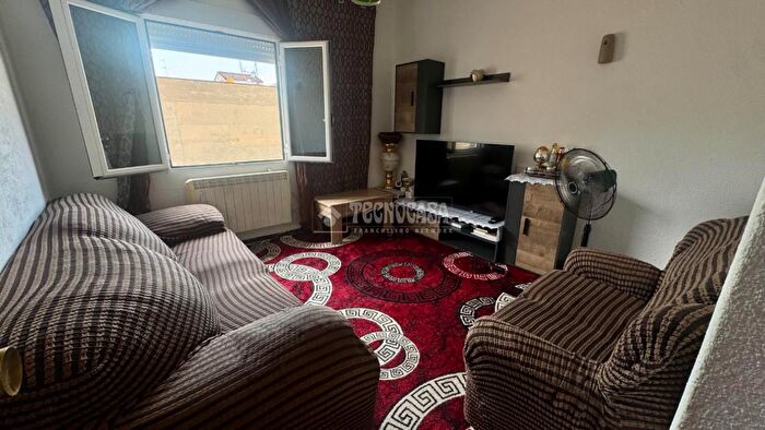 Casas en venta y pisos alquiler - 1