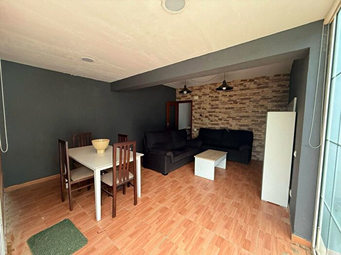 Casas en venta y pisos alquiler - 1