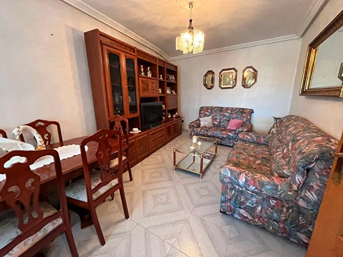 Casas en venta y pisos alquiler - 2