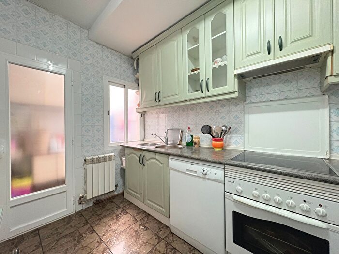 Casas en venta y pisos alquiler - 3