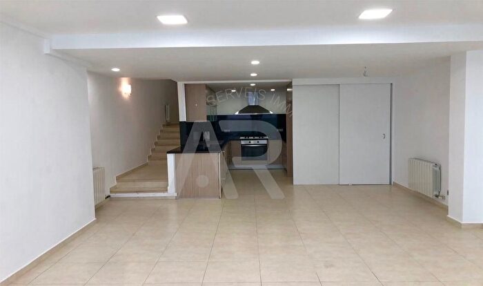 Casas en venta y pisos alquiler - 3