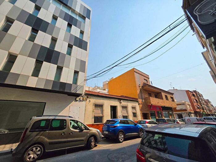 Casas en venta y pisos alquiler - 1