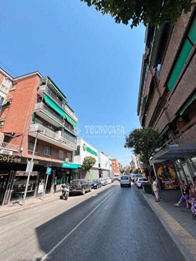Casas en venta y pisos alquiler - 1