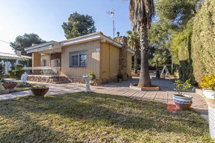 Casa en venta en Olocau, Valencia de 3 habitaciones