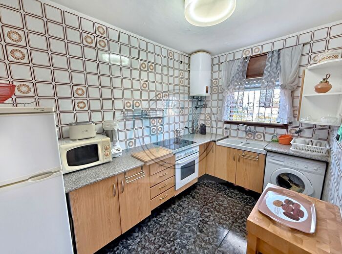 Casas en venta y pisos alquiler - 3
