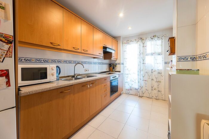 Casas en venta y pisos alquiler - 3