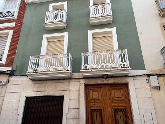 Casas en venta y pisos alquiler - 1