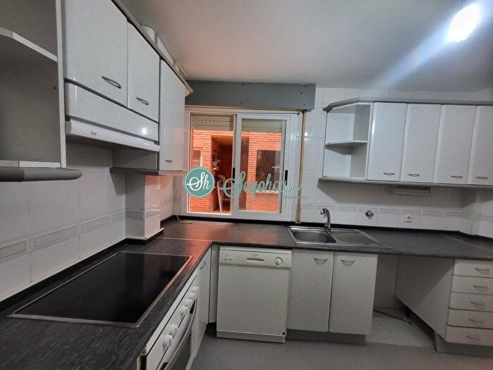 Casas en venta y pisos alquiler - 3