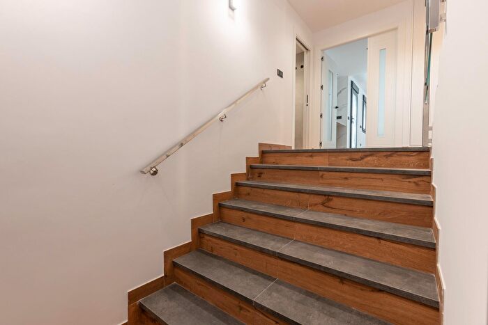 Casas en venta y pisos alquiler - 2