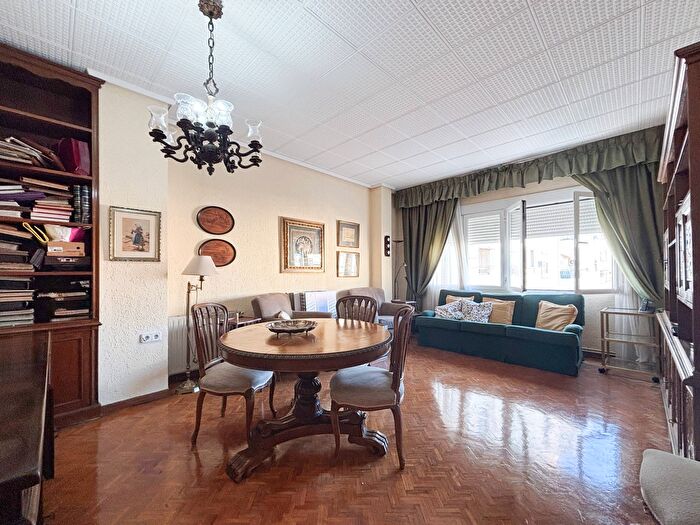 Casas en venta y pisos alquiler - 1