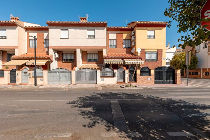 Casa en venta en San Miguel, Armilla de 4 habitaciones