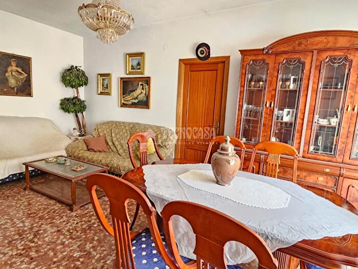 Casas en venta y pisos alquiler - 2