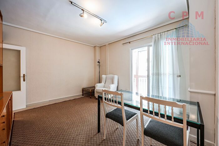 Casas en venta y pisos alquiler - 1