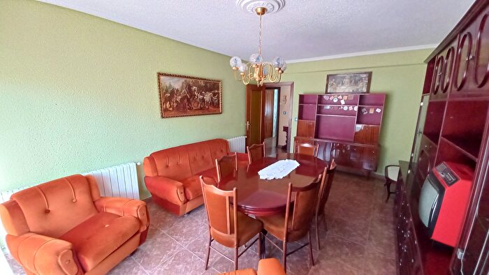 Casas en venta y pisos alquiler - 2