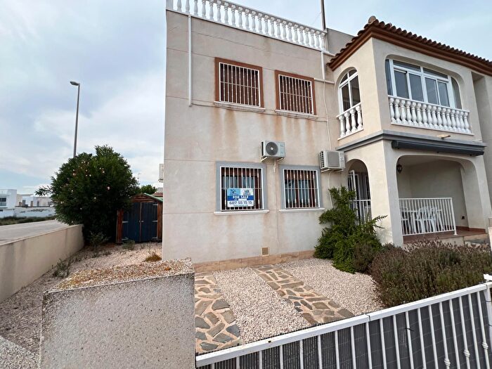 Casa en venta en Daya Vieja, Alicante de 2 habitaciones