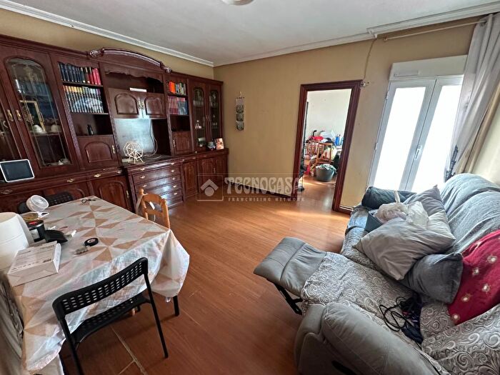 Casas en venta y pisos alquiler - 2
