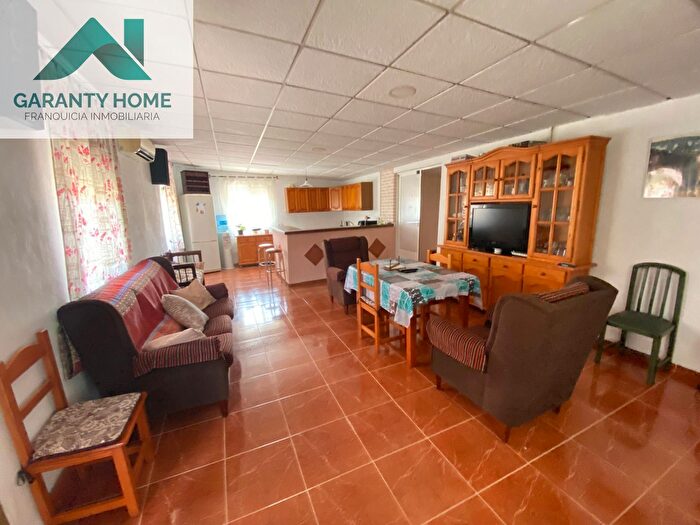 Casas en venta y pisos alquiler - 3