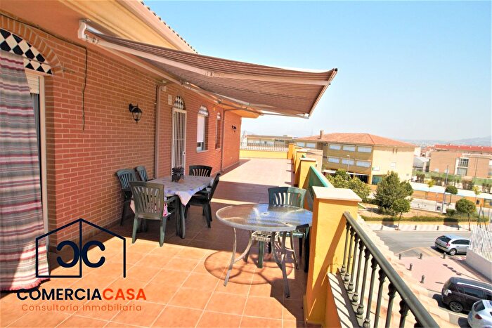 Casas en venta y pisos alquiler - 3