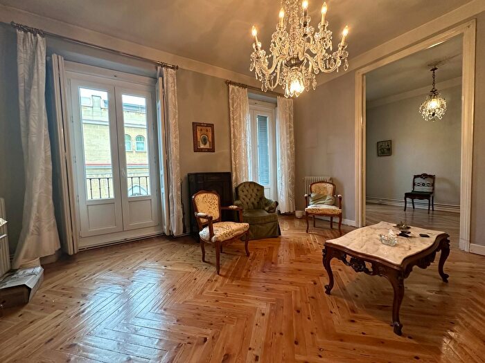 Casas en venta y pisos alquiler - 1