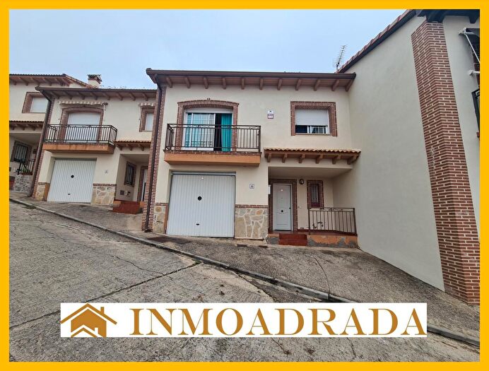 Casa en venta en Piedralaves, Ávila de 3 habitaciones
