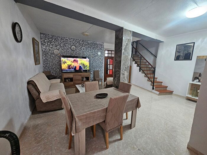 Casas en venta y pisos alquiler - 2