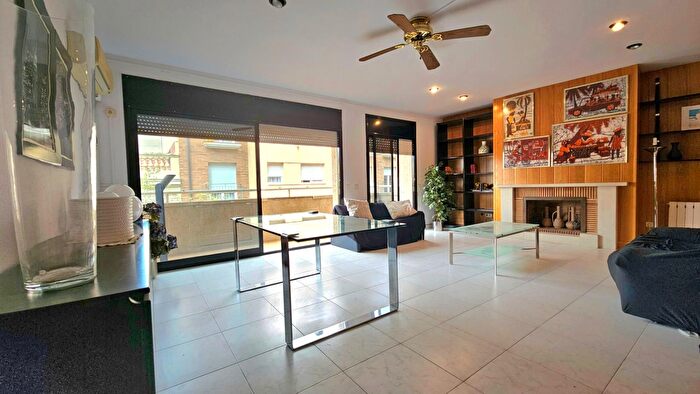 Piso en venta en Olesa de Montserrat, Barcelona de 4 habitaciones