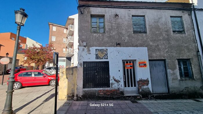 Casa en venta en Fabero, León de 4 habitaciones