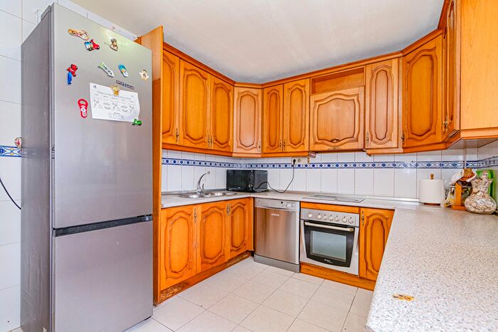 Casas en venta y pisos alquiler - 3