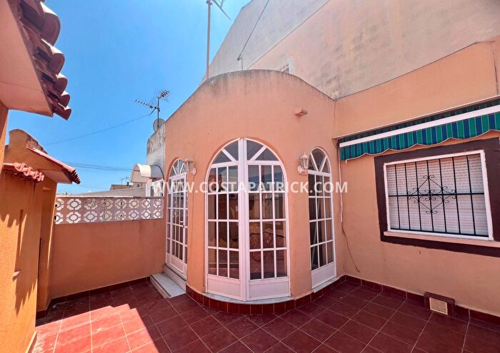 Casas en venta y pisos alquiler - 3