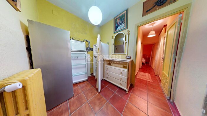 Casas en venta y pisos alquiler - 3