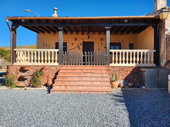 Casa en venta en Serón, Almería de 3 habitaciones