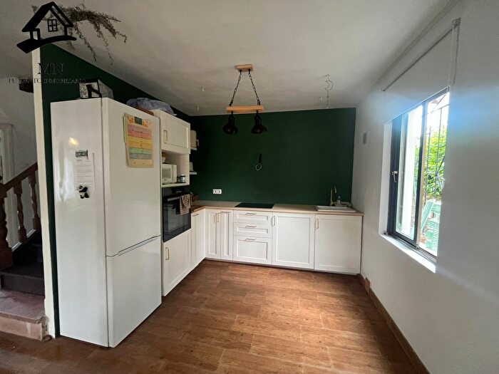 Casas en venta y pisos alquiler - 3